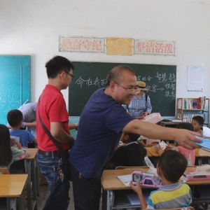 ����־Ը������߽�Ū�ǽ�ѧ�����Ļ��װ���