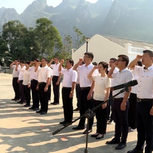 ���԰����������Ϊ��ɫ�������ƽ��������