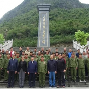 �����۾���������ɨӢ��