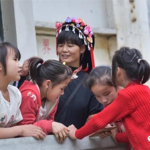 ����ƪʫ���̵���������Ц��ӭ�������ƴ�����ɽ���������衱