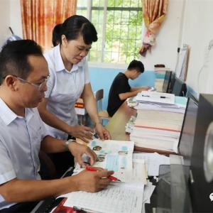 ���¾������ʦ������ɽ������һ�ߵķ��޽�ʦ