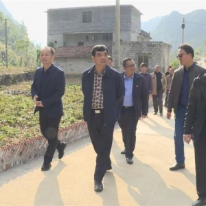 �������˴�������ݵ��������ºʹ� ��չ����ϱ��顢�༶��������ְΪ�񡱻