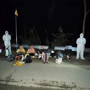 ��������һ�ߣ�ÿ���1�ˣ���߽���10��Ԫ��������������̨Ⱥ�ھٱ�����ͨ��