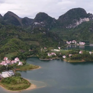 �󻯱����򣺡�����+��ҵ��չ����������ЧӦ