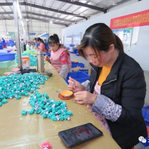 ��������ˡ�Ǽ���磺��ʵ���ð�ǨȺ�ں������ֹ���