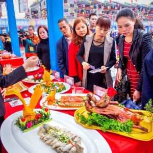 ����ʳ������ʯ����չ�ݣ����������󻯲�Ŭ��ף��������