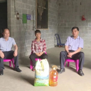 �����ļҰ����쵼��չ����һ��ο�ʻ