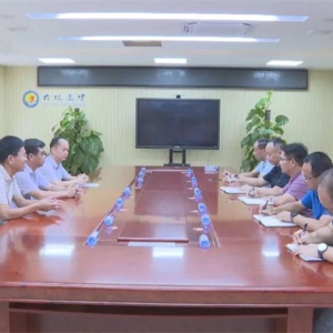 ������չ��ʦ��ο�ʻʱ��ʾ�������󻯽�����ѧ������ȷ���󻯽�����ҵ������չ