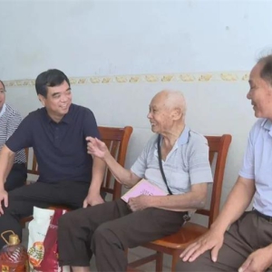 �����ļҰ����쵼��չ�߷�ο�ʰ������˻