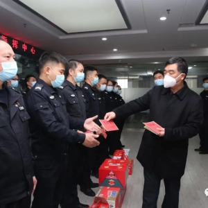 �����һ�������߷�ο�ʼ���һ�߹�����Ա�����������´�ף��