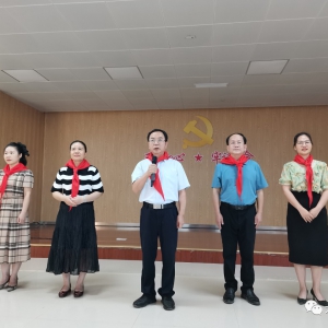 �����ļҰ����쵼��չ����һ�����ʶ�ͯ��ο�ʻ