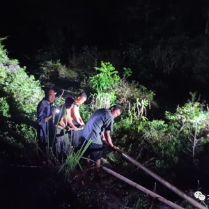 ��ΪȺ�ڰ�ʵ��حפ������ʵ�� ҹ��ˮ��ů����