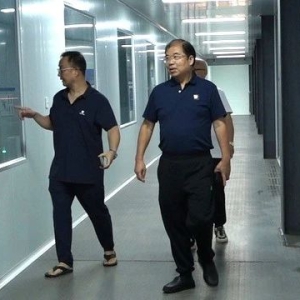 Τ���µ���ҵ�߷õ���