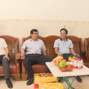 �����ļҰ�����Ҫ�쵼��չ��ʦ���߷�ο�ʻ