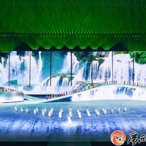 ѧ���  �ڹ���������һ���ഺʢ�磡