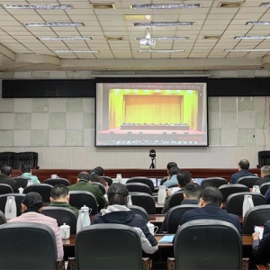 �ӳ���ίѧϰ�᳹ϰ��ƽ��ʱ���й���ɫ�������˼�����������ʾ��������ٿ�