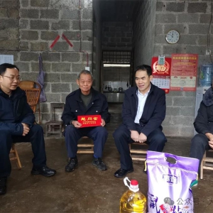 �����й��ڡ�����ح�ӳ����쵼���󻯿�չ�´��߷�ο�ʻ