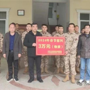 �����й��ڡ�����حӭ�´� ����ů �����ļҰ����쵼��չ����ǰο�ʻ