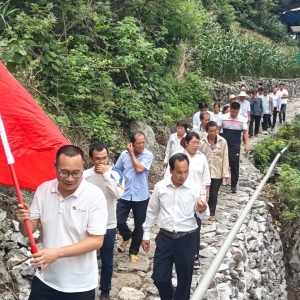 ������� ���󻯲�����פ�幤���ӣ����á����ֽ�ɫ������д���������ƪ��