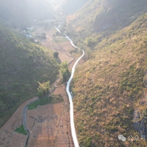 ��������ˡ��۽����������������壺������������ʩ ��ʵ��巢չ��ʯ