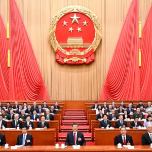 ʮ�Ľ�ȫ���˴����λ����ھ���Ļ ϰ��ƽ������ϯ̨����